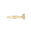 anello con diamante lab grown triangolare visto di profilo