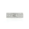 Anello a fascia in oro bianco con diamanti lab grown
