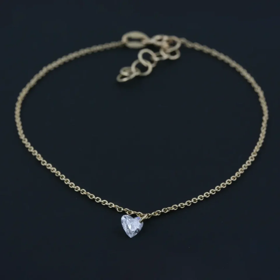 bracciale in oro giallo con pendente di diamante lab grown nudo taglio cuore