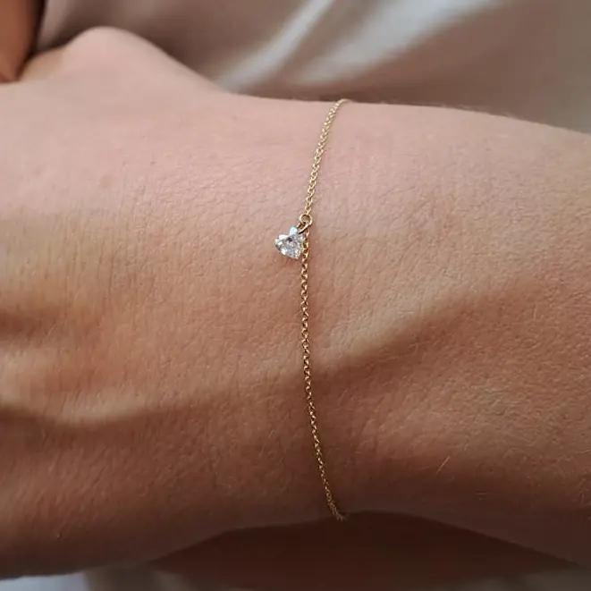 bracciale in oro con diamante a forma di cuore