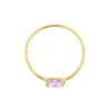 anello in oro giallo con pietra cushion viola